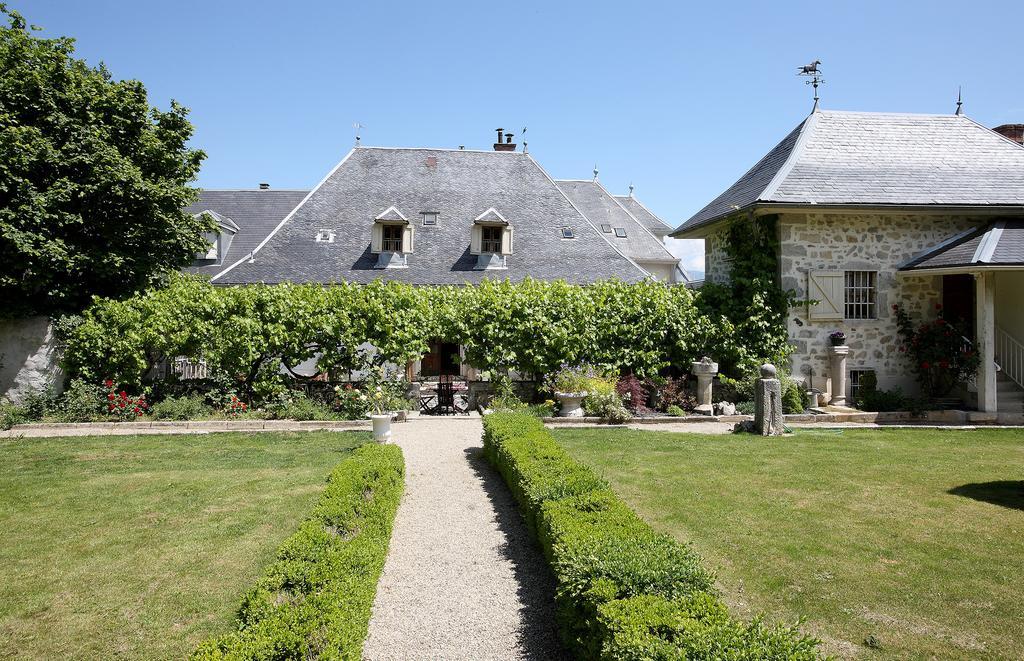 Les Saints Peres Hotel Montagnole Екстериор снимка