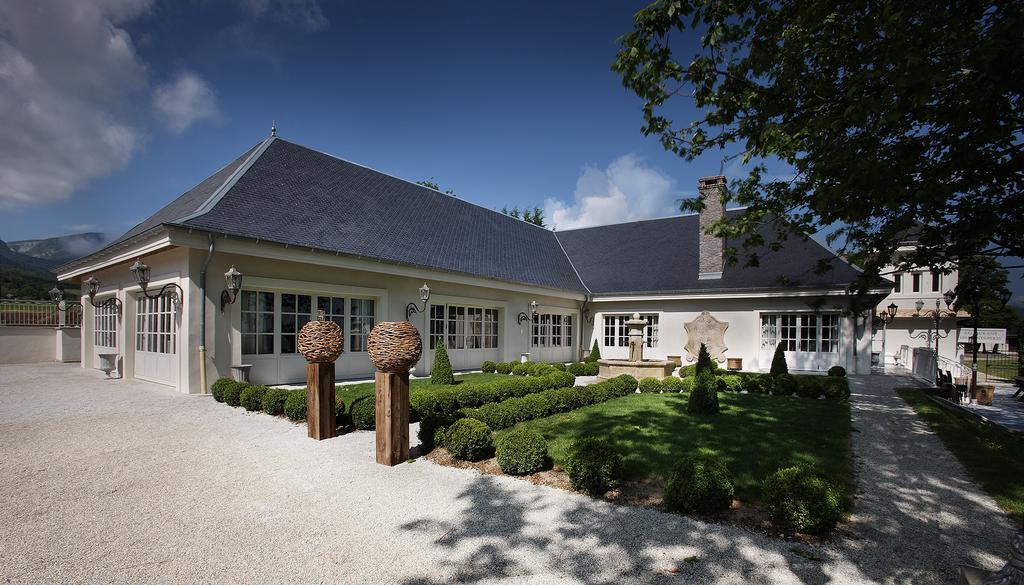 Les Saints Peres Hotel Montagnole Екстериор снимка