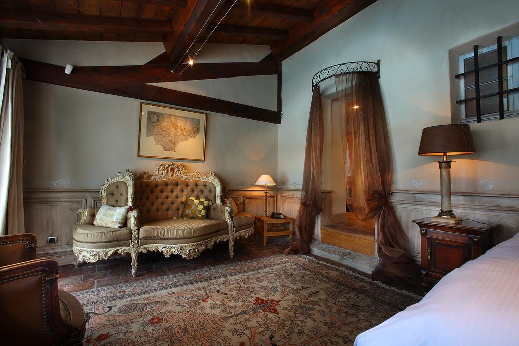 Les Saints Peres Hotel Montagnole Екстериор снимка