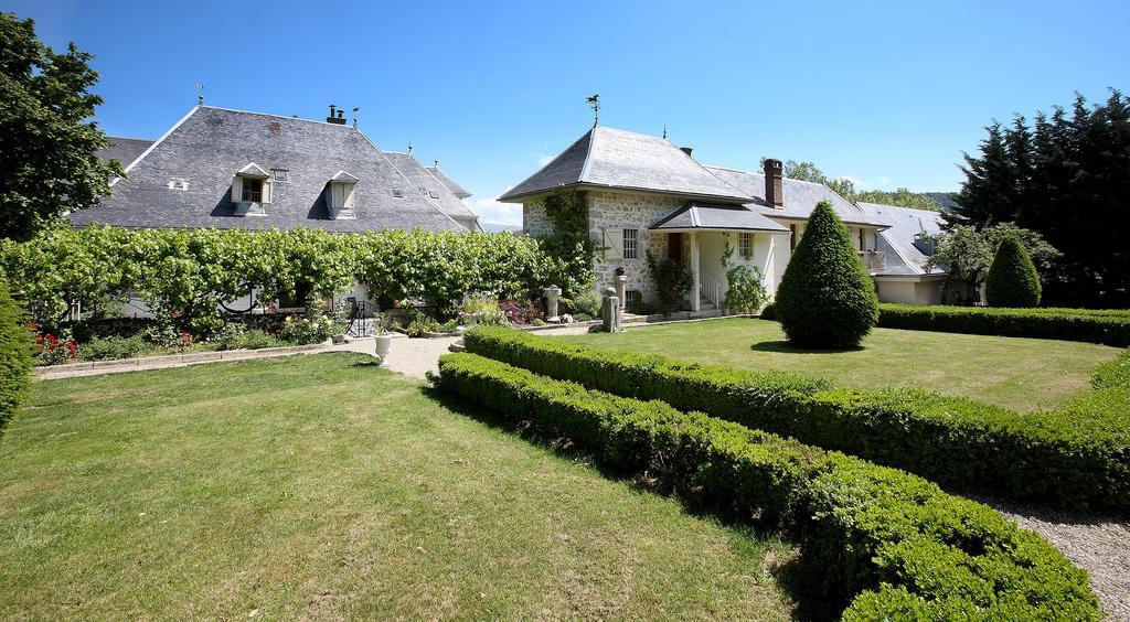 Les Saints Peres Hotel Montagnole Екстериор снимка