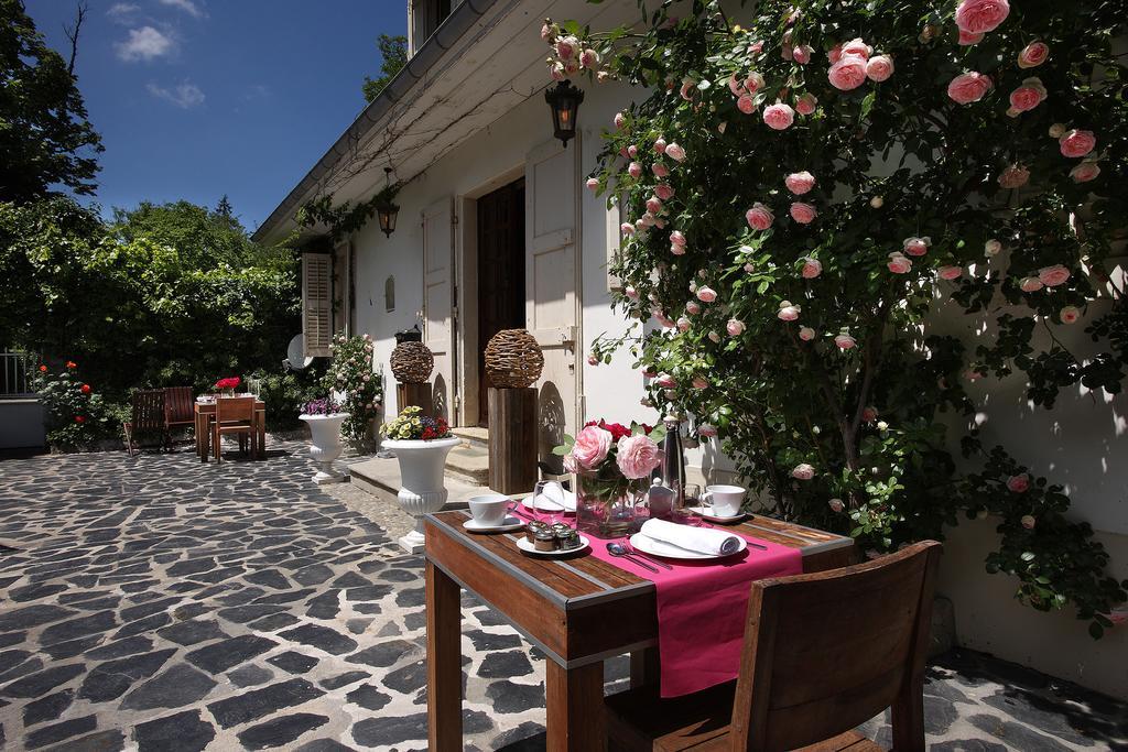 Les Saints Peres Hotel Montagnole Екстериор снимка